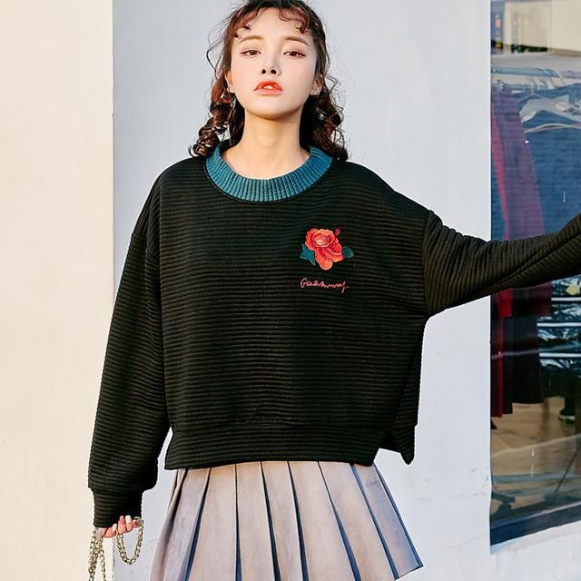 马上就霜降了,今年冬天流行的内搭卫衣,美丽洋