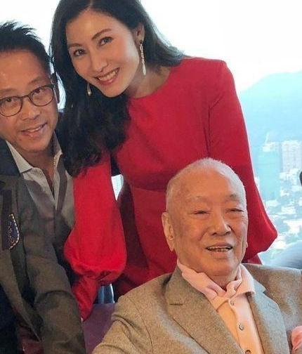 许晋亨爸爸病逝,生前最后一次父亲节合照,李嘉