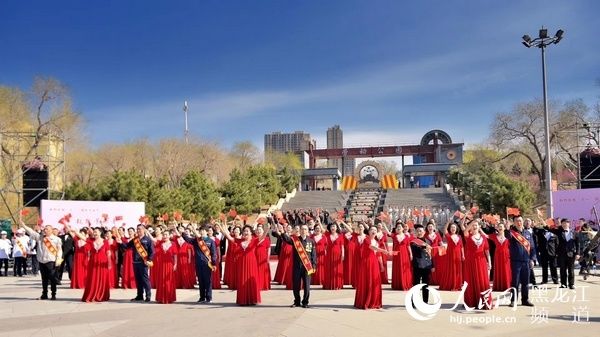 哈尔滨市举办致敬劳动者职工五一游园活动