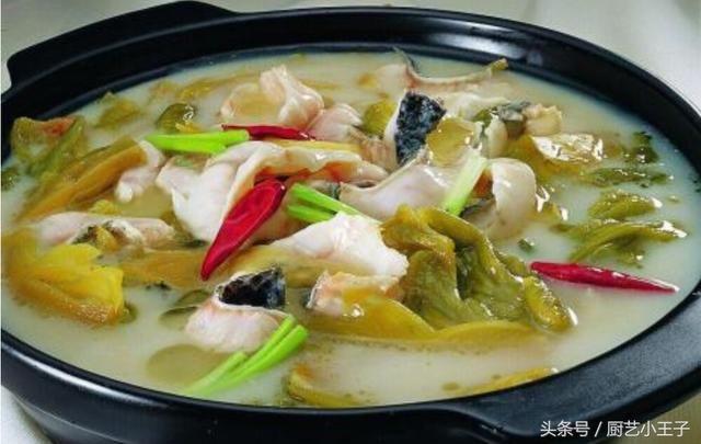 酸菜鱼火锅源于重庆，鱼与泡酸菜同烹，以其独特的风味，风靡神州