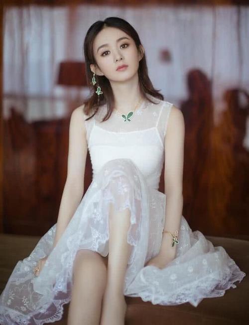 拥有猫系长相的女生,有了这4个特征,就是直男