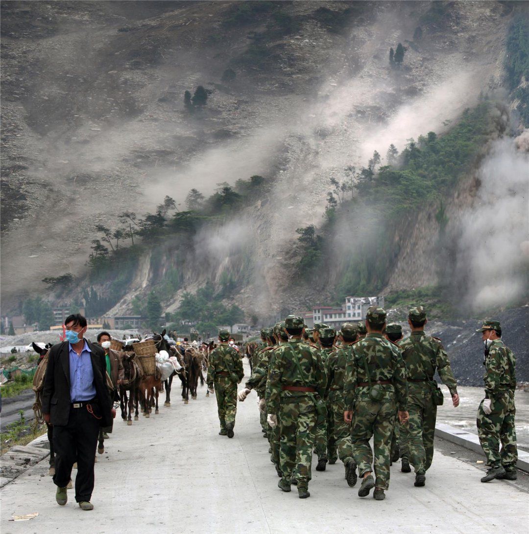 亲历汶川地震救灾摄影师公开采访手记,大量灾区照片首曝_【快资讯】