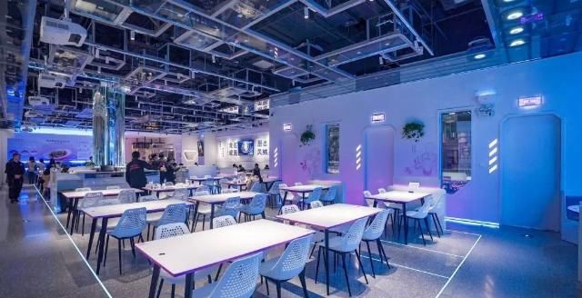 广州珠江新城汇机器人餐厅