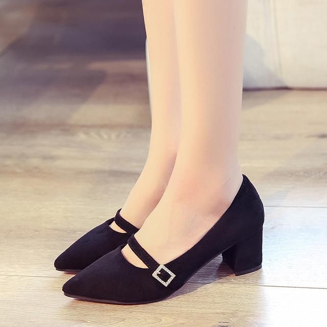 怪不得老婆不穿运动鞋了,今年流行的 时髦女鞋