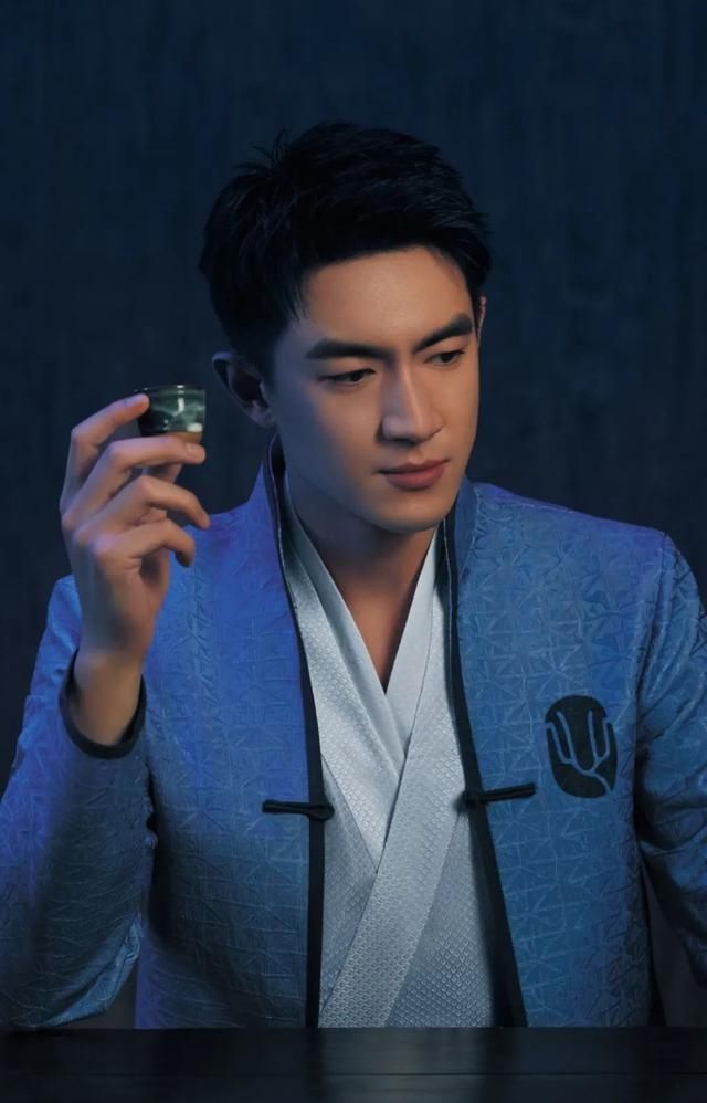 杨幂又在准备接洽新一批剧本，这次接洽剧本对她来说，跨越度很大