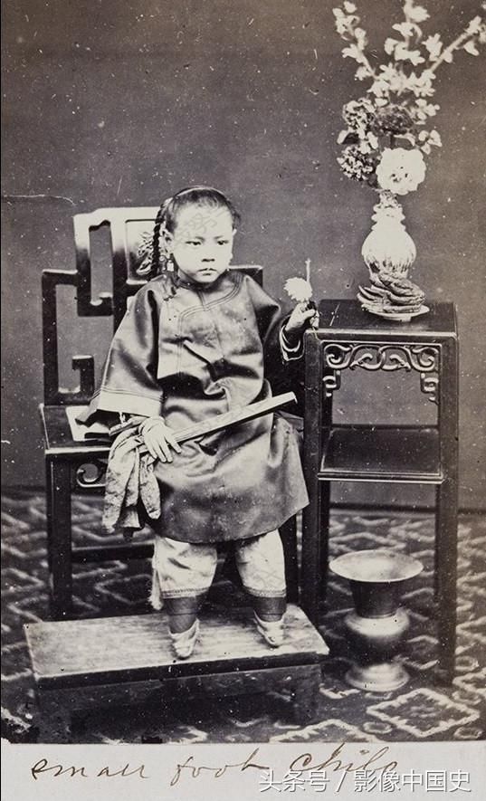 畸形变态的美:外国摄影师拍摄的晚清小脚妇女