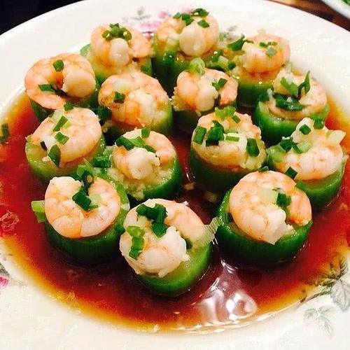 美食:清蒸丝瓜虾仁,茭白毛豆炒肉条,紫薯芝麻饼