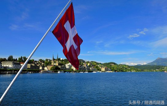 这个国家福利很好,但规矩较多,服完兵役,枪就属