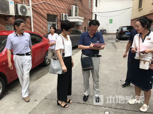 团区委开展让党徽在创建中闪光党员志愿者助