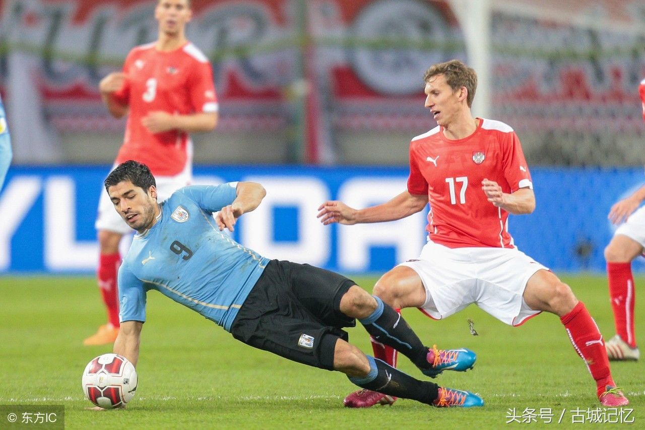 俄罗斯被红牌罚下一人,比分变成2:0