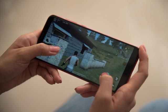 荣耀V10评测 正面指纹的全面屏体验究竟如何