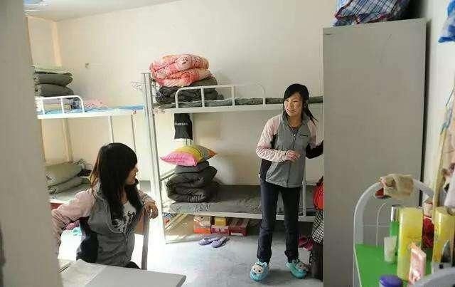为什么小工厂的小伙子喜欢上夜班，而大工厂的打工妹却讨厌夜班？