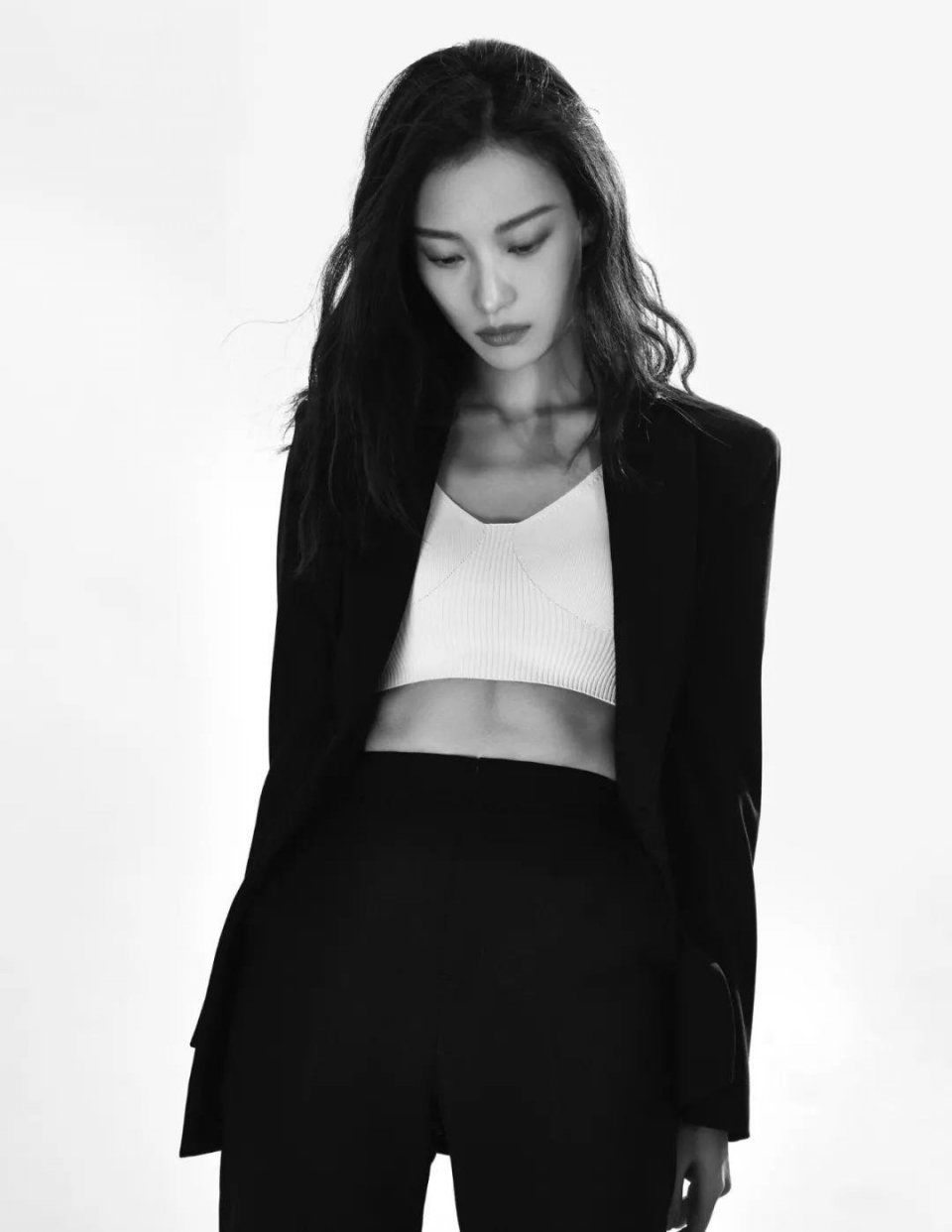 昆凌范冰冰时装周集体脸盲,唐嫣罕见露脐装吸