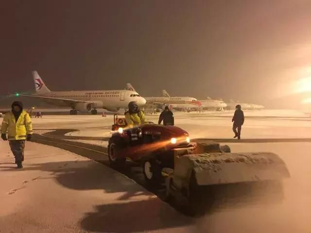 守护出行:西安咸阳国际机场除雪保畅一刻未停