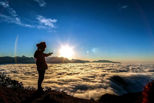 佛光，云海，云瀑，日照金山，包含世间最美风景的三个地方