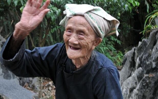 农村老太活了130岁，说出秘籍网友直呼不可思议