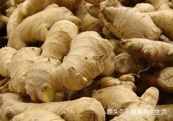 每天用生姜泡脚,一个月后身体出现这些变化,胜过吃补药