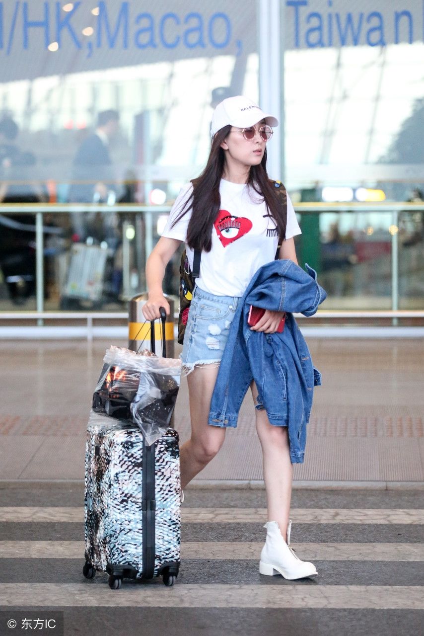 马苏出现北京机场,独自拿行李,没有助理