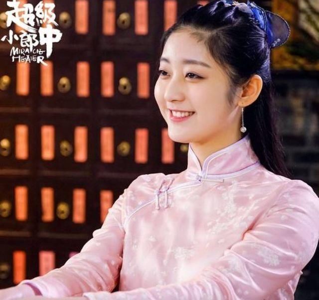 陈意涵镯子7万6、吴宣仪袜子1千6,101女孩还