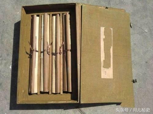 小伙子往故宫扔下两麻袋废纸就跑,专家从中拼