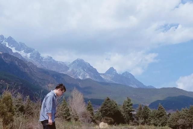 这座民宿位于玉龙雪山脚下第一村旁，是99％的游客都不知道的秘境