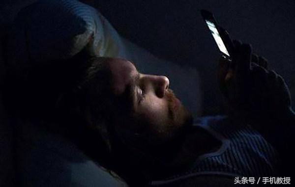 还在低头玩手机?你不知道后果有多严重