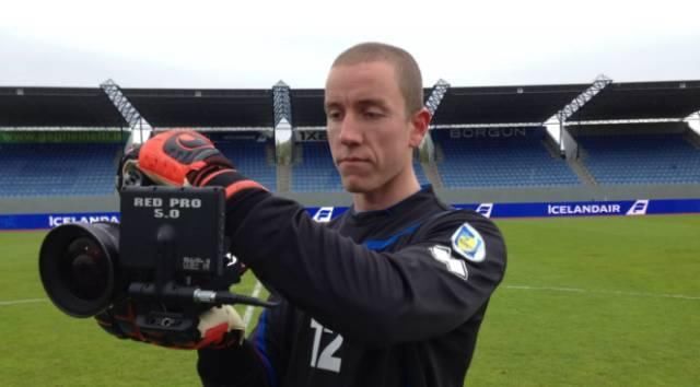 冰岛太励志!拒梅西点球的冰岛门将兼职导演,擅