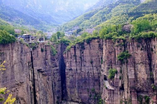 贵州深山藏中国最危险村子，2000年前建于悬崖峭壁，全村300多人