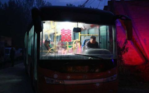 山东600年古村集体搬迁 村民说河边住怕了_【