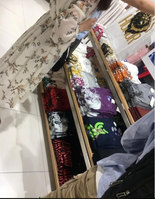 优衣库暴雪联动T恤真的一件难求吗?小编带你一起探寻真相