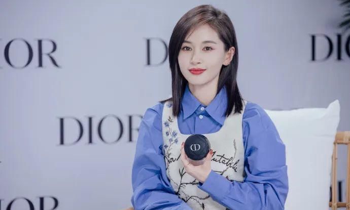 有一种变脸叫王子文留长发，本以为没了长发灵气，结果美翻了