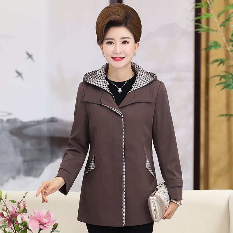 小个子女人别穿大衣,小款水貂绒外套+短靴,美