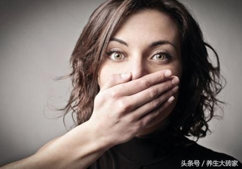 提醒：早上起床后，嘴巴又苦又臭，小心4种疾病，莫忽视！
