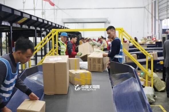 快递新规5月起实施 擅自放进自提柜、拒绝送货