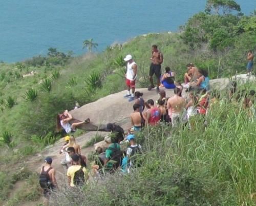 外国人悬崖拍照“作死”！这张照片骗了全世界，揭秘照片真相