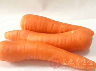 手指甲发紫是怎么回事 指甲告诉你是否健康