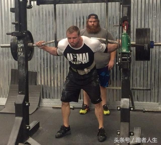 对于瘦子而言,盲目的增肌训练是没有效的,得这