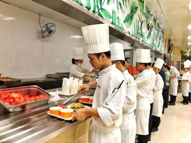 酒店人一周河蟹曝光,别人家的员工食谱从来没食堂子的煮法图片