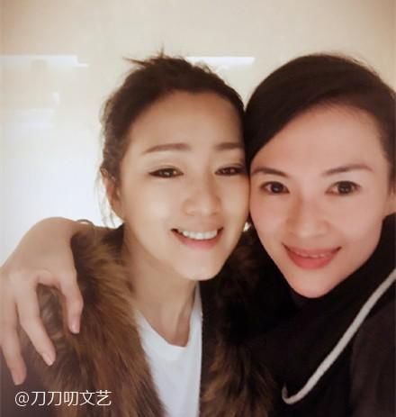 细节败好感？章子怡带娃看《夺冠》上热搜，却被网友吐槽不文明