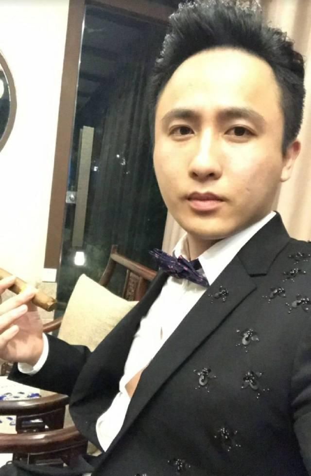 快手一哥天佑与散打哥相聚比财产,表面和气生