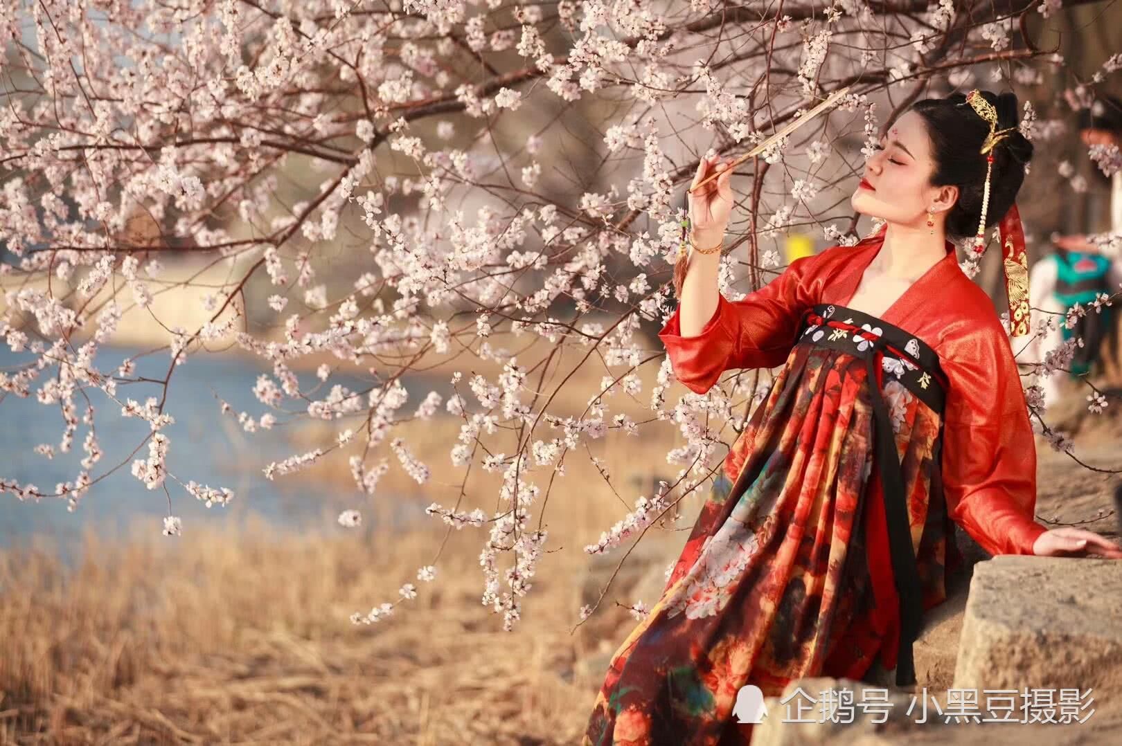 颐和园惊现唐朝女子，人面桃花媲美《猫妖传》