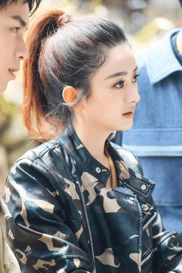 澳门银河注册:赵丽颖走机场,_裙子上的三个字被骂惨 澳门银河注册:赵丽颖走机场,_裙子上的三个字被骂惨