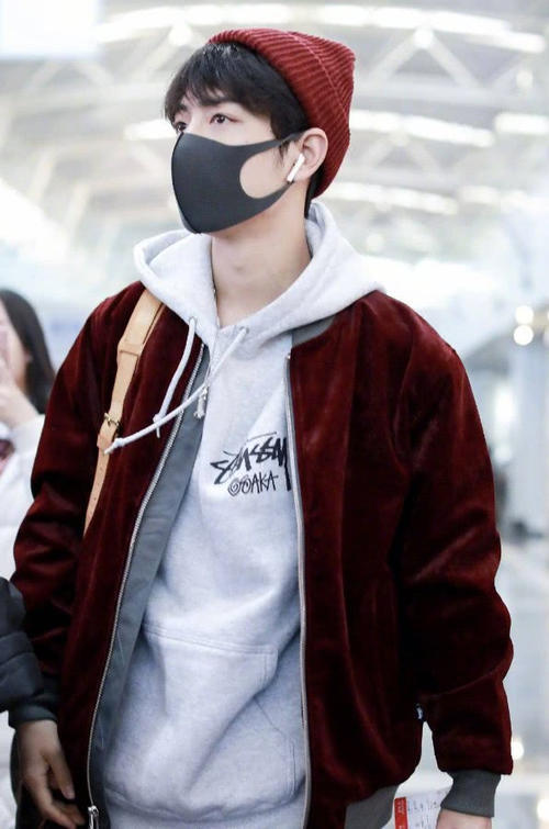 肖战简直就是男生里的穿搭教科书,论卫衣的时