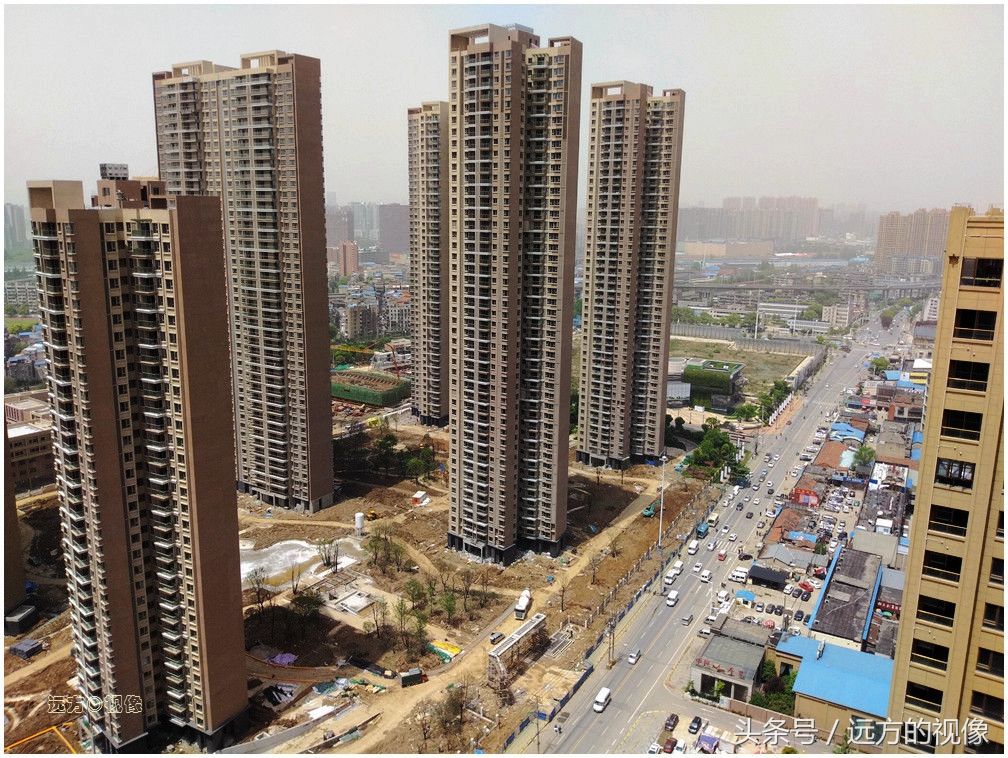 武汉硚口汉西路，地产大佬竞云集，百米住宅拔地起