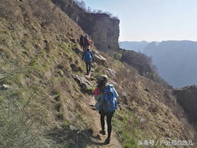 春天的太行山，连翘花儿满山坡，有一种曲径通幽之美