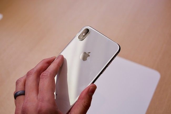 苹果iPhoneXS Max和坚果R1都又哪些看点 这篇