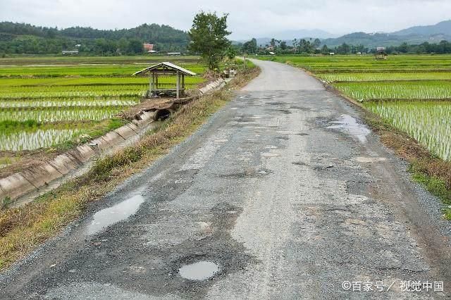 村村通公路最后成了“村村痛”，问题出在哪里？看看专家如何解释