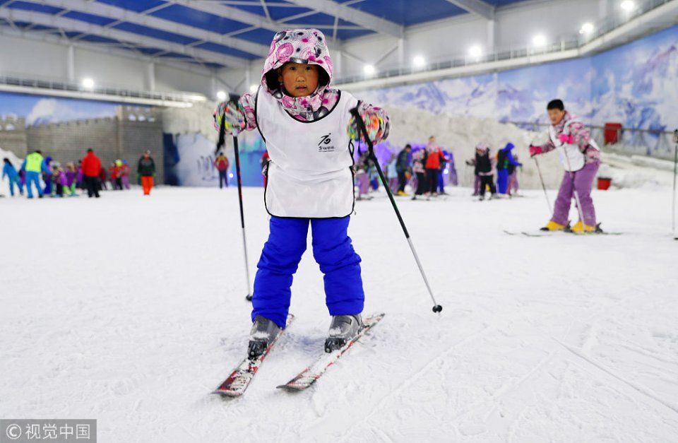 石家庄：娃娃滑雪度暑假