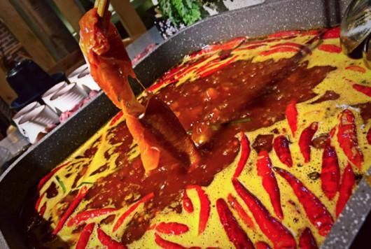 吃火锅一盘牛肉肯定不能吃饱，可吃牛排一份都吃不完，这是为啥