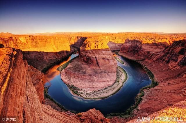 科罗拉多河，昼夜奔流的河水一路开山劈道，侵蚀切割而成多条峡谷